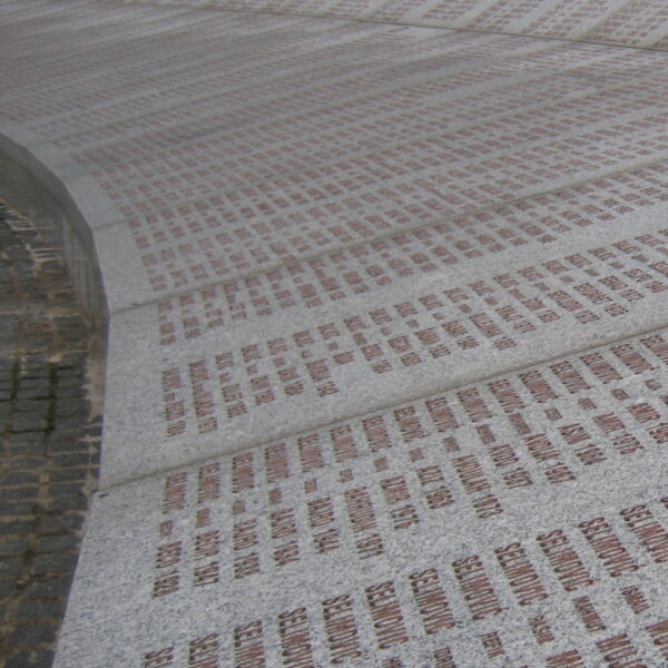 Chiara Nencioni, Un libro, una mostra e un viaggio: tre modi per affrontare (e rielaborare) Srebrenica